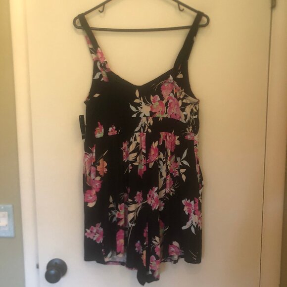 NWT Torrid sleeveless floral romper w/ pockets sz 10 - Picture 7 of 11